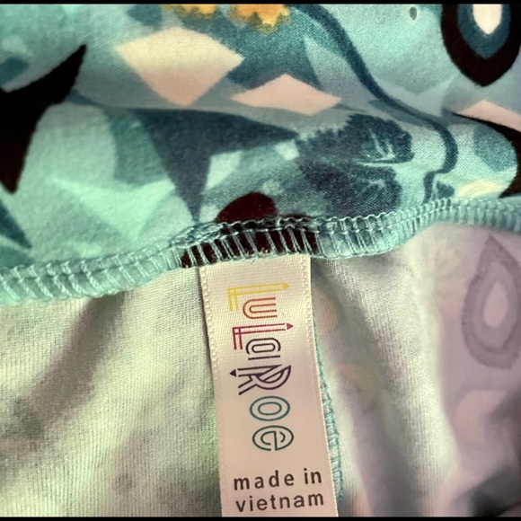✨ 3 items for 15% off bundle ✨ Lularoe leggings - never worn - Picture 3 of 3